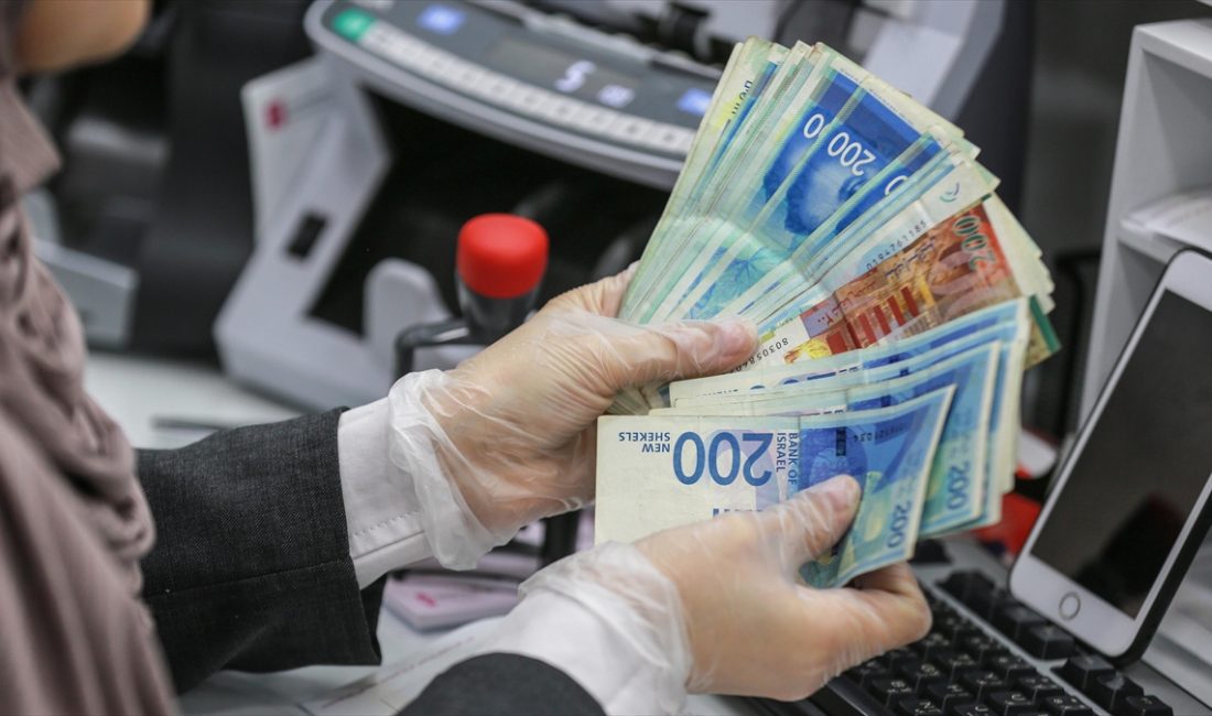 KUDÜS (AA) – Halihazırda, iki İsrail bankası Israel Discount Bank