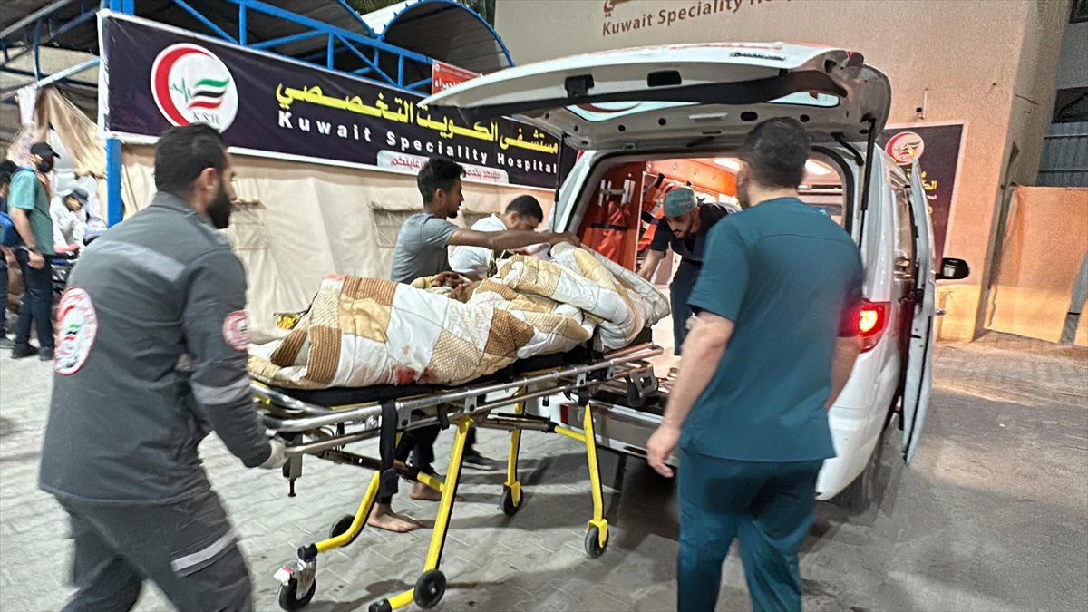 İsrail'in Gazze Şeridi'nin güneyindeki Refah kentinde bir eve düzenlediği hava