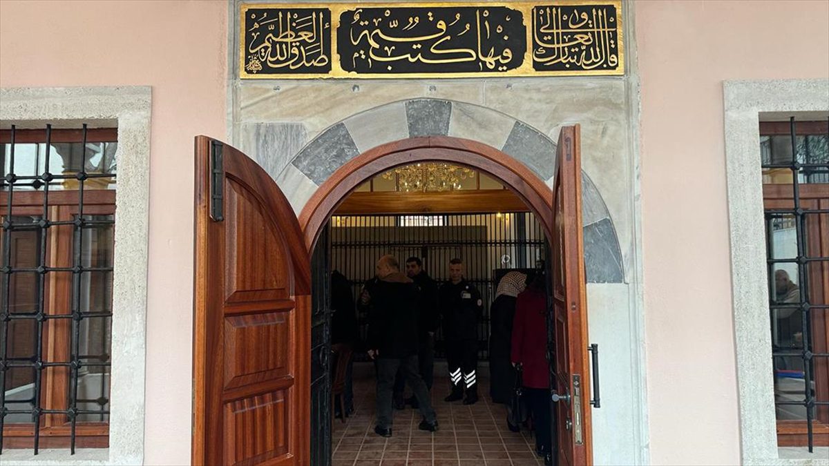 İstanbul'da, Vakıflar Genel Müdürlüğünce restorasyonu tamamlanan 33 eser, yeniden hizmete