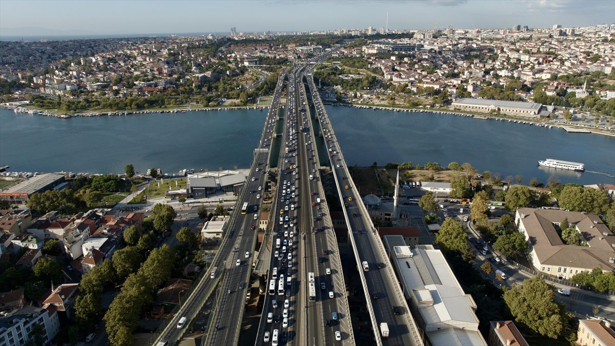 TBMM Bayındırlık, İmar, Ulaştırma ve Turizm Komisyonu Başkanı Adil Karaismailoğlu,