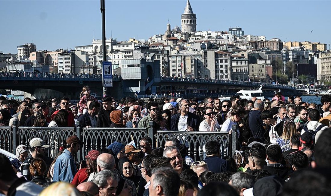 Türkiye'de doğurganlık seviyesinin, nüfusun kendini yenileme eşiği olan 2,1 seviyesinin