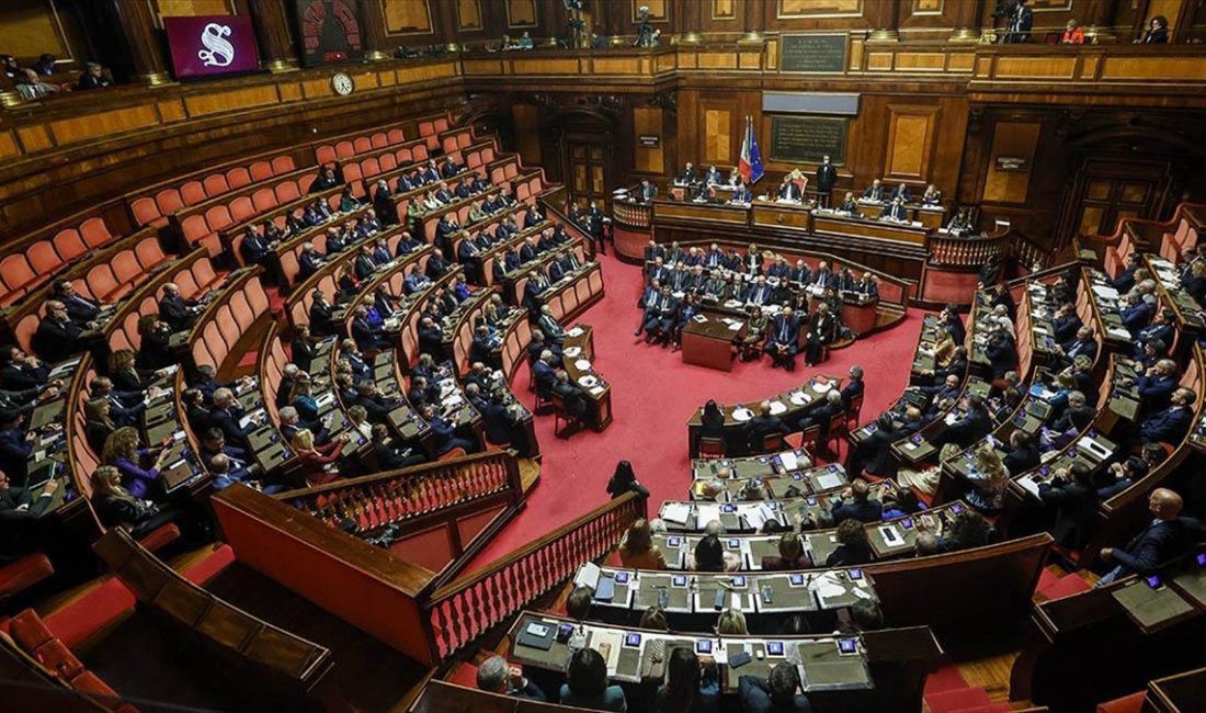 İtalya'da muhalefet partilerinden 5 Yıldız Hareketinin (M5S) parlamentonun alt kanadı
