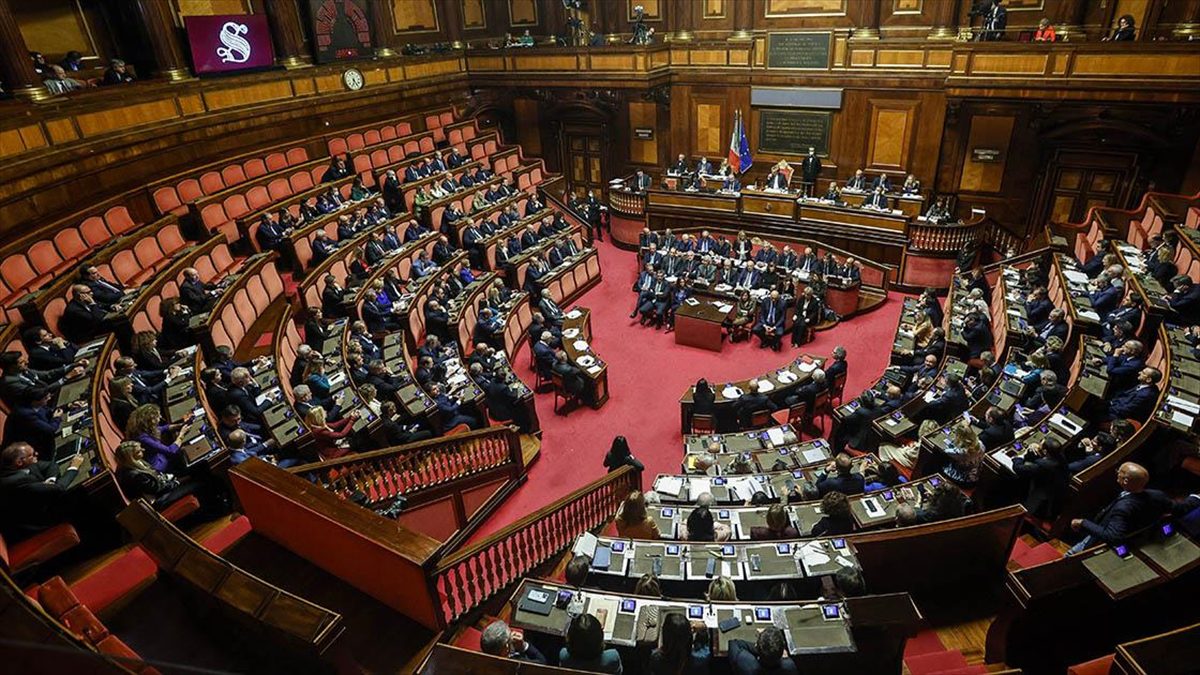 İtalya'da muhalefet partilerinden 5 Yıldız Hareketinin (M5S) parlamentonun alt kanadı