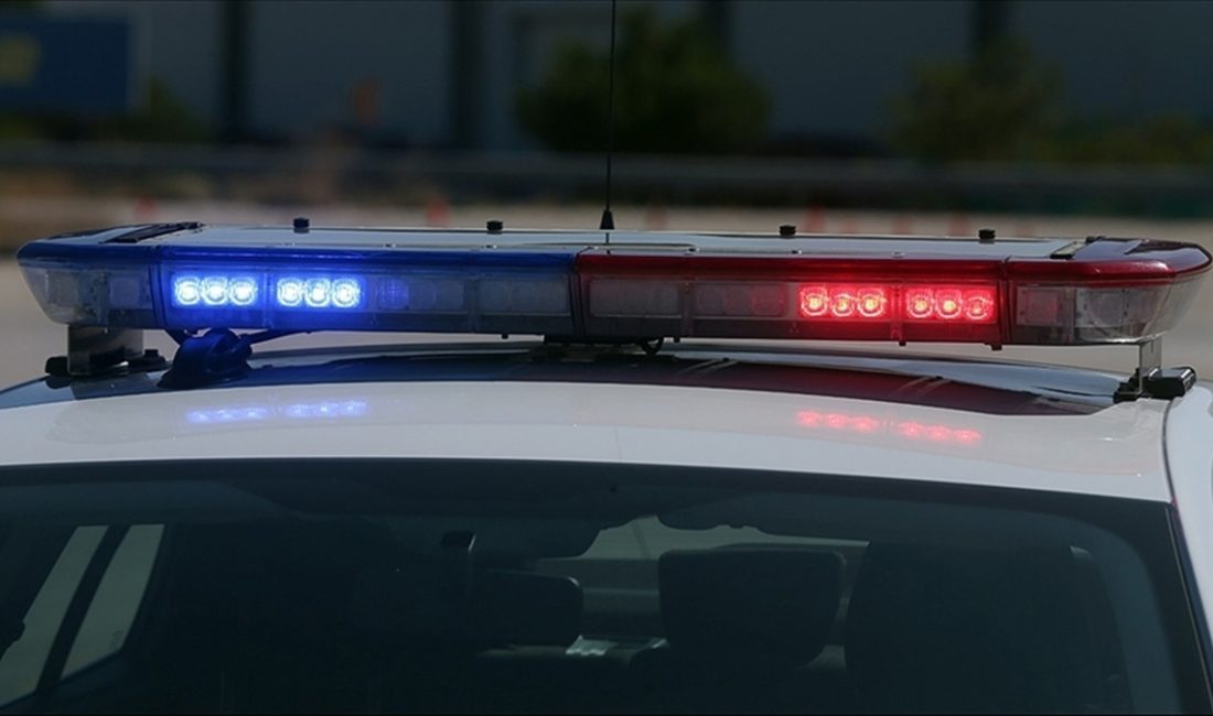 İzmir'de Fetullahçı Terör Örgütü'ne (FETÖ) yönelik operasyonda 6 polis ile