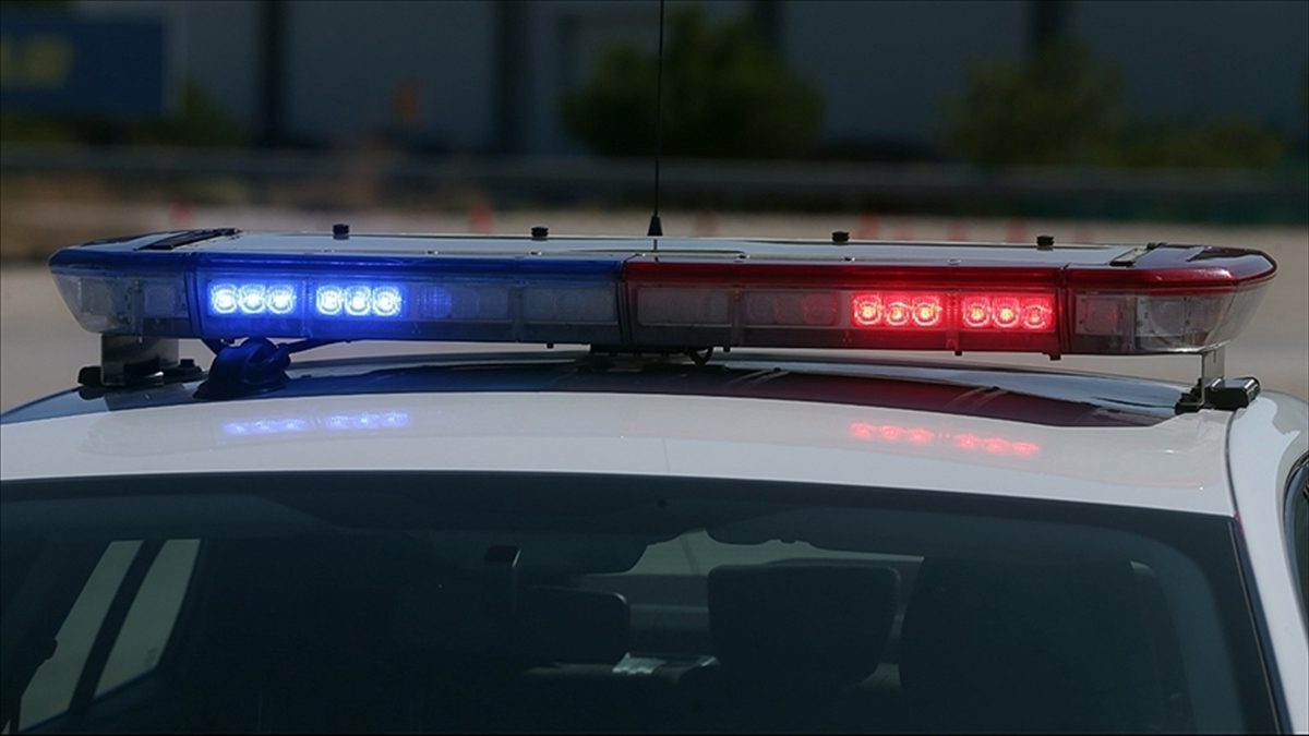 İzmir'de Fetullahçı Terör Örgütü'ne (FETÖ) yönelik operasyonda 6 polis ile
