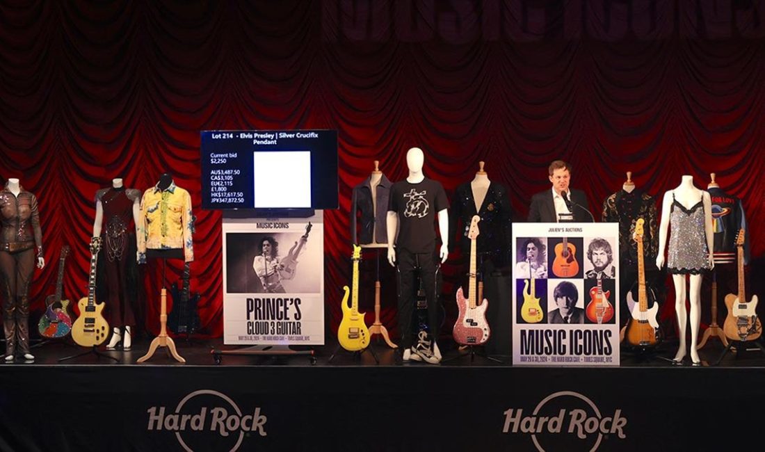 Dünyaca ünlü İngiliz müzik grubu The Beatles'ın üyesi John Lennon'a