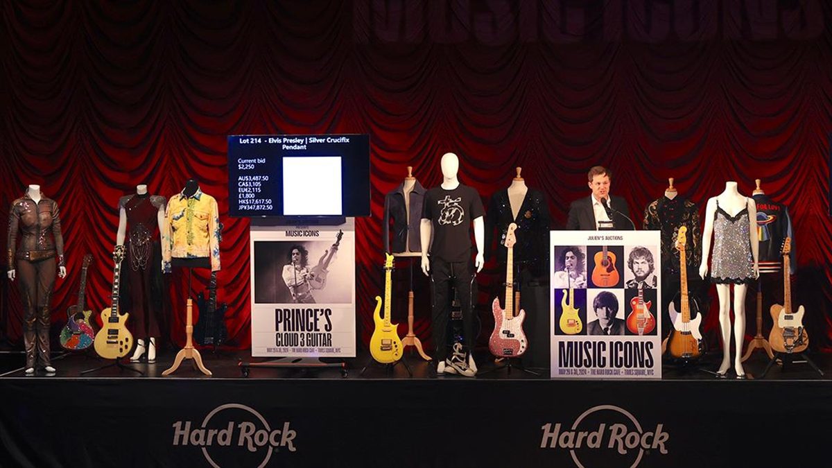 Dünyaca ünlü İngiliz müzik grubu The Beatles'ın üyesi John Lennon'a