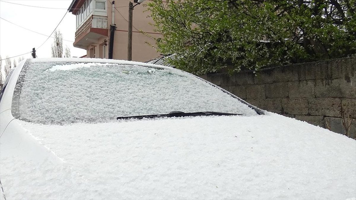 KARS (AA) – Sabah saatlerinde başlayan ve aralıklarla devam eden