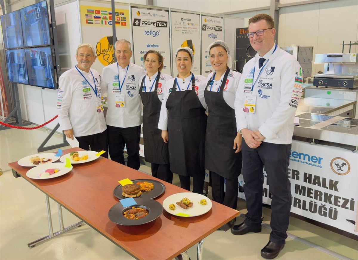 Kemer Halk Eğitim Merkezi aşçıları uluslararası yarışmada 3. oldu