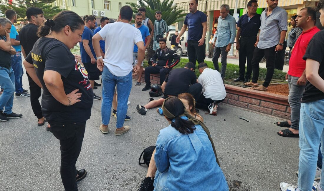 ANTALYA (AA) – Antalya'nın Kemer ilçesinde motosikletin çarptığı 2 turist,
