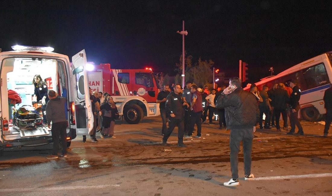 Minibüs ile otomobil, Kırıkkale-Kırşehir kara yolu Yenimahalle Mezarlık Kavşağı'nda çarpıştı.