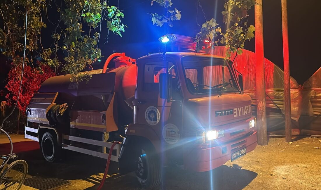 ANTALYA (AA) – Antalya'nın Kumluca ilçesinde iki katlı bir evde