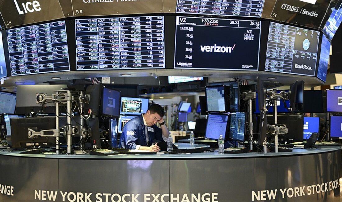 Küresel piyasalarda, ABD Merkez Bankasının (Fed) faizi sabit bırakması ve