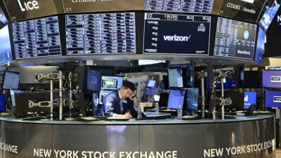 Küresel piyasalarda, ABD Merkez Bankasının (Fed) faizi sabit bırakması ve