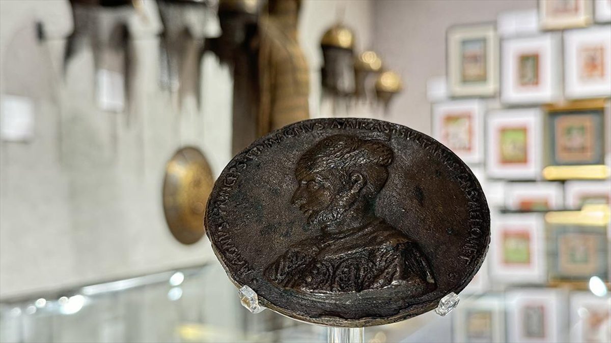 Londra'da bugün açık artırmayla satışa çıkarılacak Fatih Sultan Mehmet'in tılsımlı