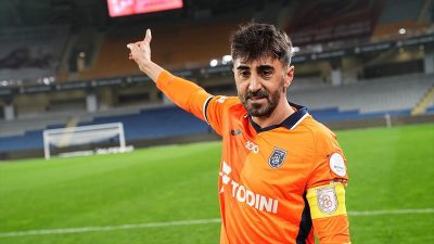 Trendyol Süper Lig ekiplerinden RAMS Başakşehir'de milli futbolcu Mahmut Tekdemir'in