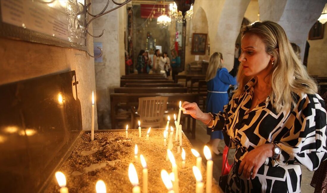 Mardin'de yaşayan Süryaniler, Paskalya Bayramı'nı Kırklar Kilisesi'nde gerçekleştirilen ayinle kutladı.