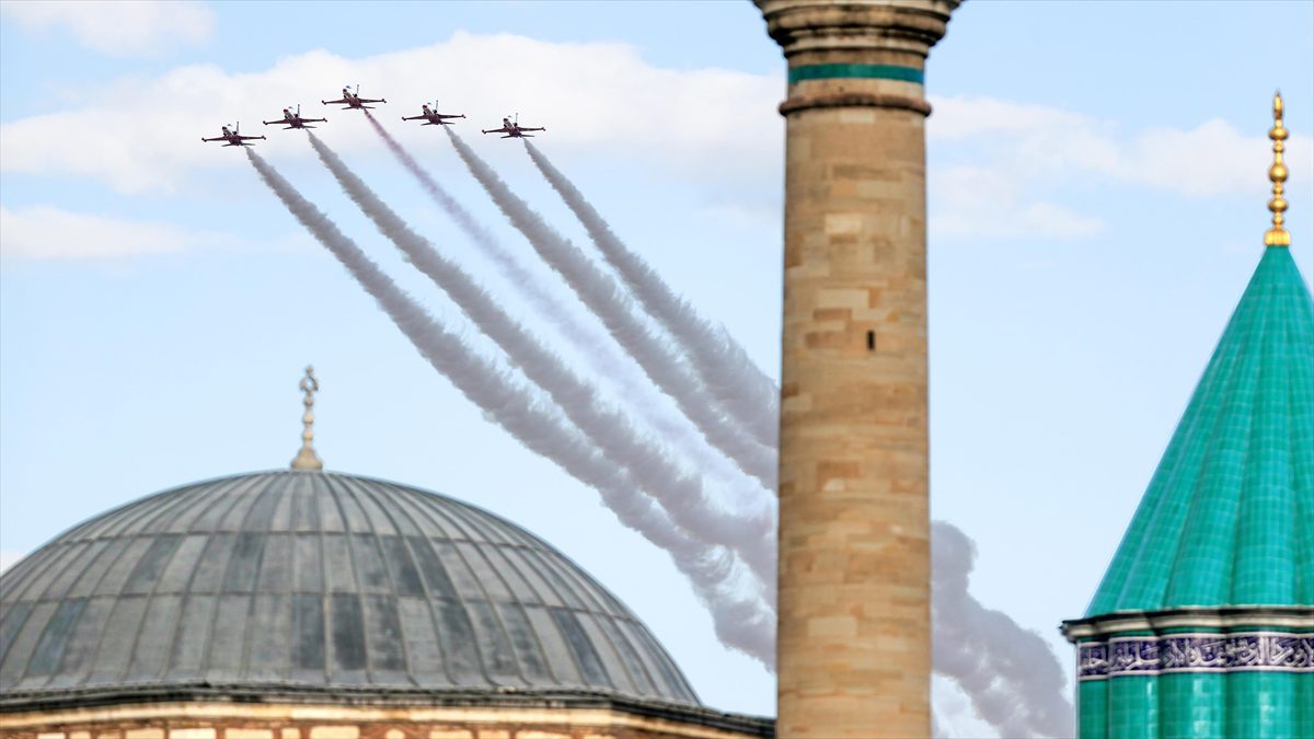 KONYA (AA) – Konya Büyükşehir Belediyesince Mevlana Meydanı’nda düzenlenen “Teşrif-i