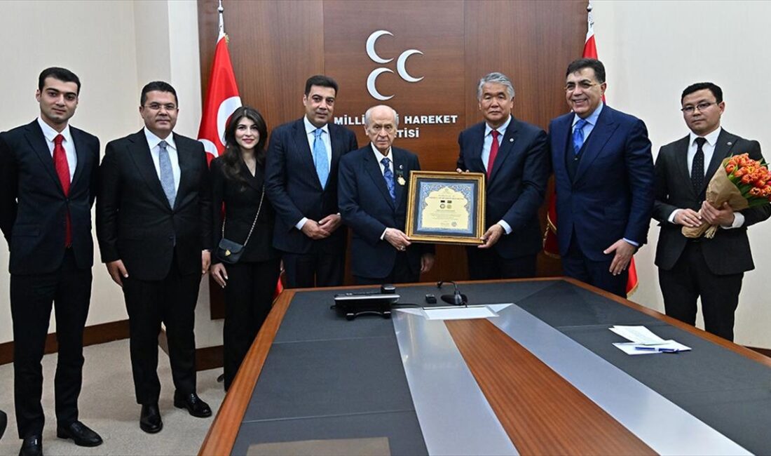 MHP Genel Başkanı Bahçeli'ye “Ahmed Cevad Onur Madalyası” verildi