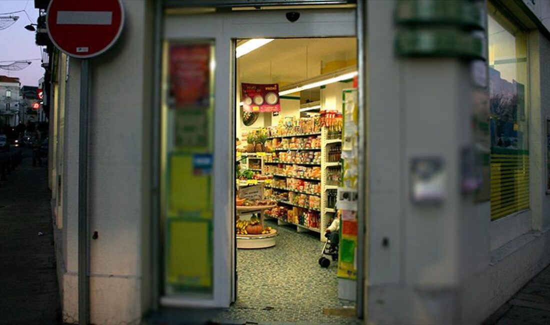 İtalya'nın Milano kentinde, belediye yönetiminin şehirdeki gece hayatını düzenlemeye yönelik