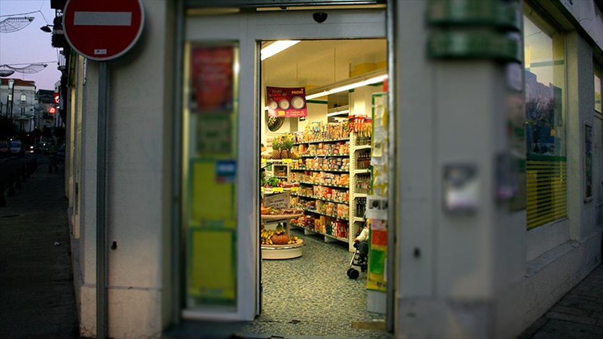İtalya'nın Milano kentinde, belediye yönetiminin şehirdeki gece hayatını düzenlemeye yönelik