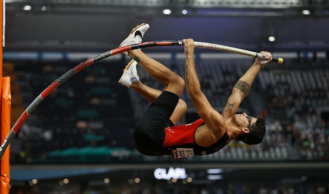 Almanya'daki Uluslararası Pfingstsportfest Rehlingen yarışmasında mücadele eden milli atlet Ersu