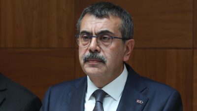 DİYARBAKIR (AA) – Bakan Tekin, Diyarbakır Valiliğini ziyaret ederek, Şeref