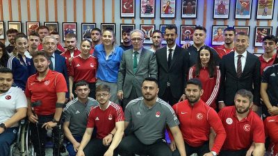 Milli güreşçiler Evin Demirhan Yavuz ve Zeynep Yetgil, Paris 2024