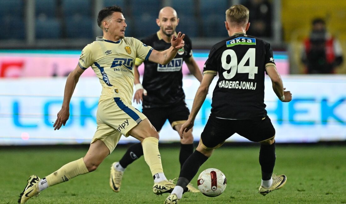ANKARA (AA) – İlk yarı 5. dakikada soldan ceza sahasına