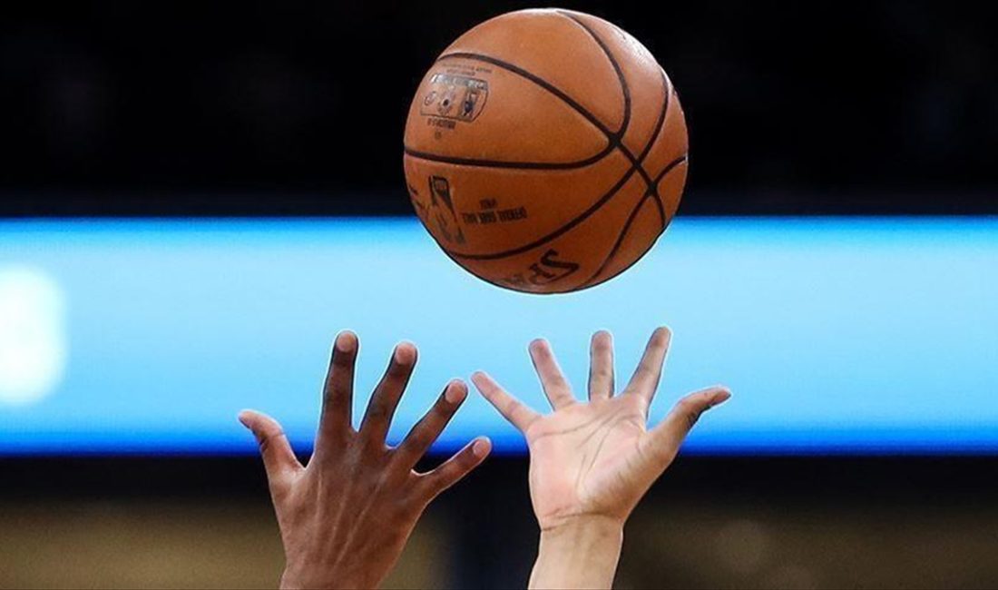 Amerikan Basketbol Ligi (NBA) Batı Konferansı finalinde Dallas Mavericks, deplasmanda