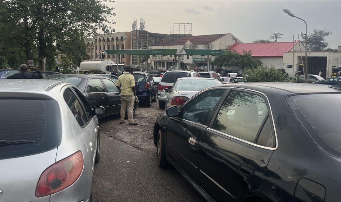ABUJA (AA) – Ülkenin birçok şehrinde yakıt istasyonları kapanırken, açık