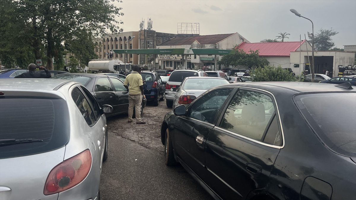 ABUJA (AA) – Ülkenin birçok şehrinde yakıt istasyonları kapanırken, açık