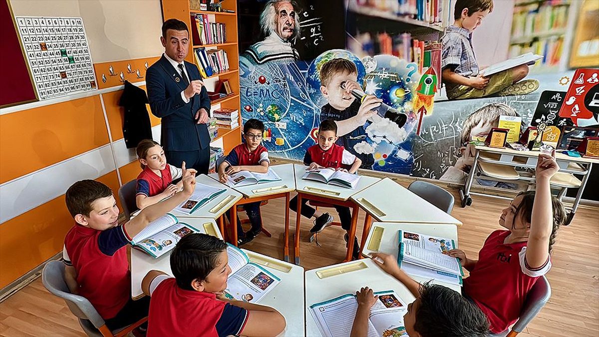 Eskişehir'de özel yetenekli öğrencilerin eğitimine yönelik çalışmalarıyla yurt içi ve