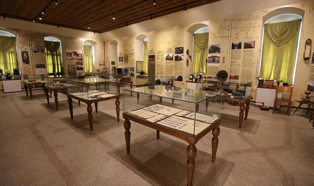 Osmanlı döneminde Bursa Mektebi Sultanisi adıyla kurulan ve 141 yıllık