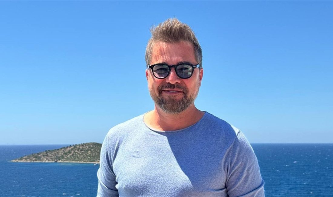 Oyuncu Engin Altan Düzyatan, "birbirinden farklı rolleri oynamayı ve bunları