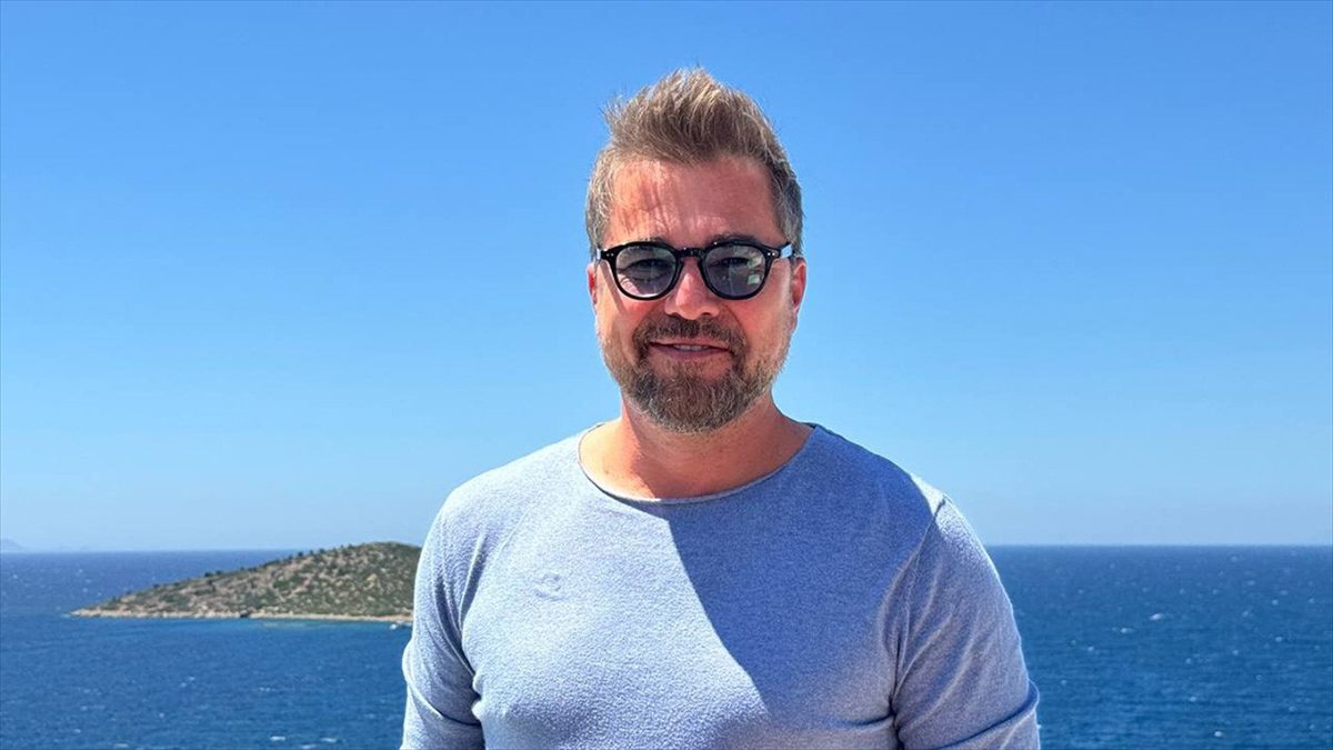 Oyuncu Engin Altan Düzyatan, "birbirinden farklı rolleri oynamayı ve bunları