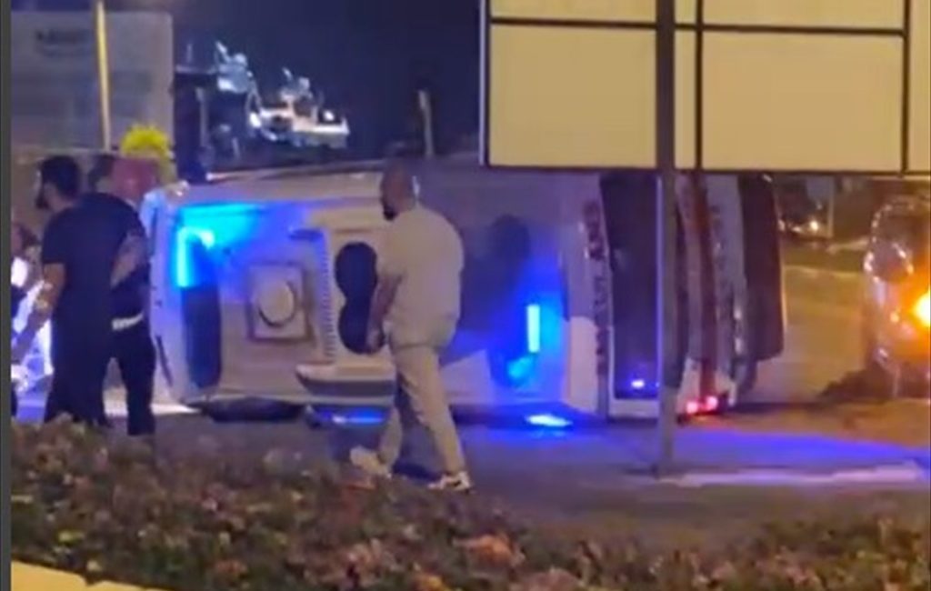ANTALYA (AA) – Antalya'nın Serik ilçesinde çarpışan ambulans ile otomobilin