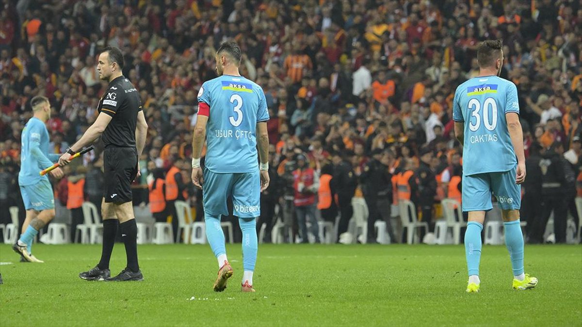 Trendyol Süper Lig'in 35. haftasında deplasmanda Galatasaray'a 6-1 mağlup olan