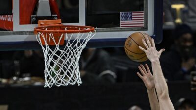 Amerikan Basketbol Ligi (NBA) Batı Konferansı yarı finalinde, Minnesota Timberwolves,