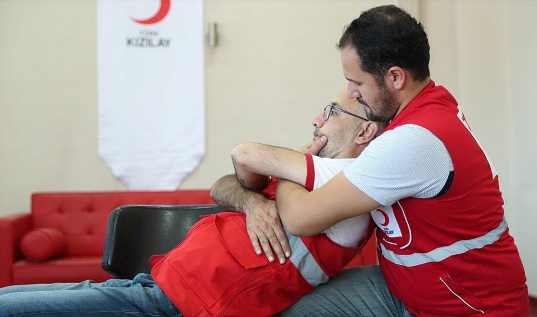 Türk Kızılay, geçen yıl 776 bin 312 kişiyi ilk yardım