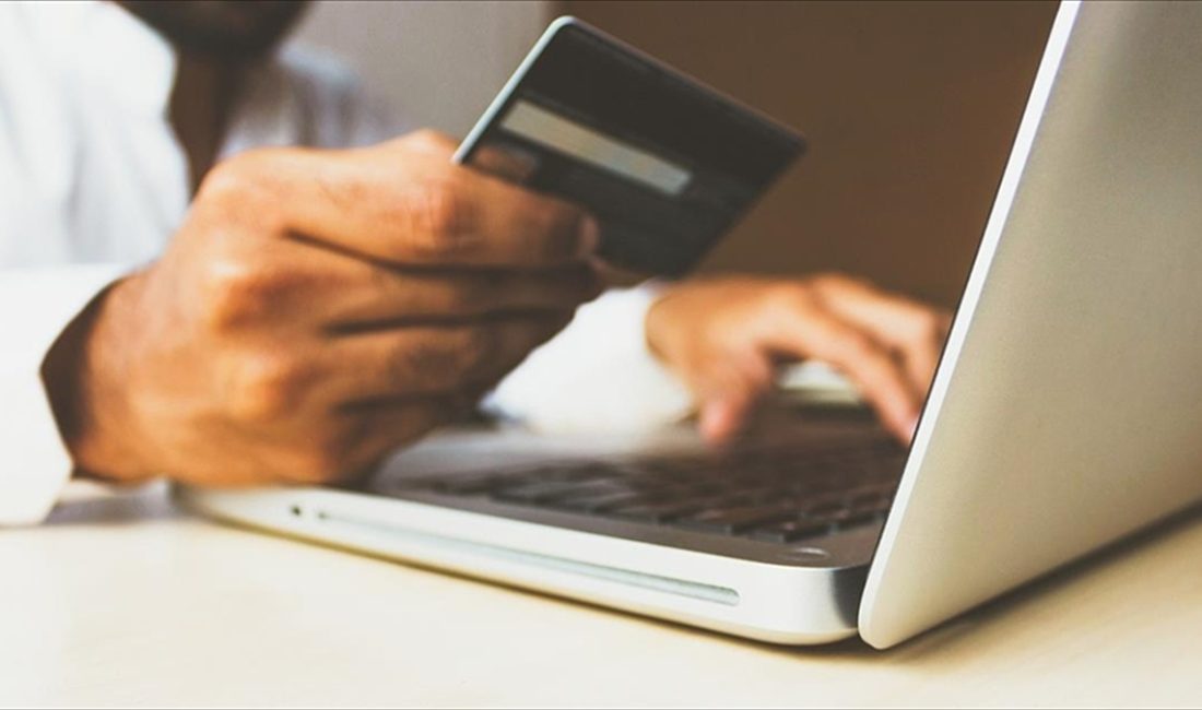 Türkiye'nin e-ticaret hacmi, geçen yıl bir önceki yıla göre yüzde