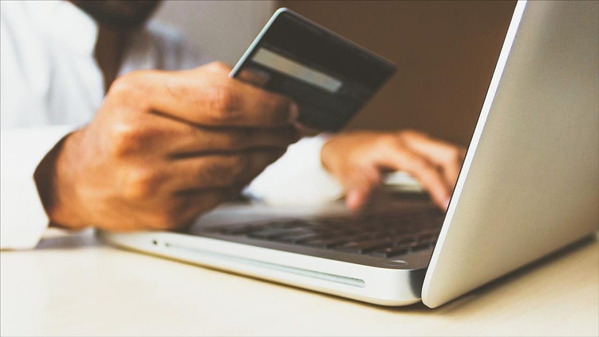 Türkiye'nin e-ticaret hacmi, geçen yıl bir önceki yıla göre yüzde