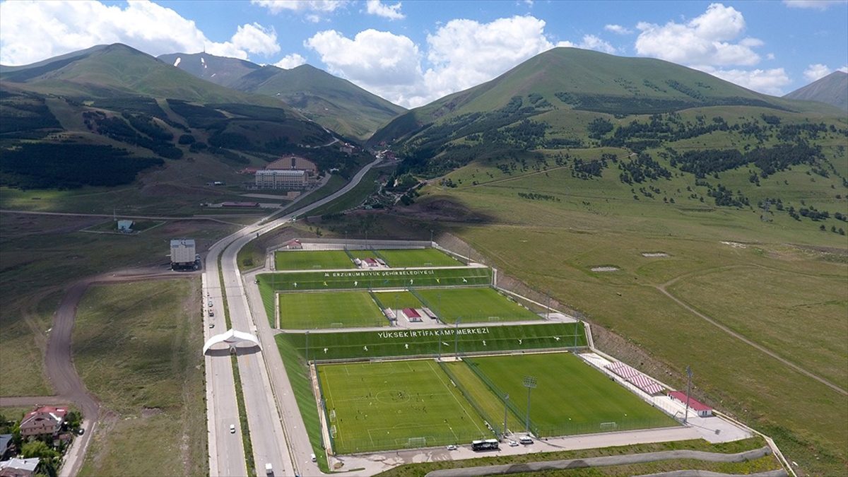 Erzurum'daki Palandöken Dağı'nda bulunan ve 2 bin rakımın üzerinde yer