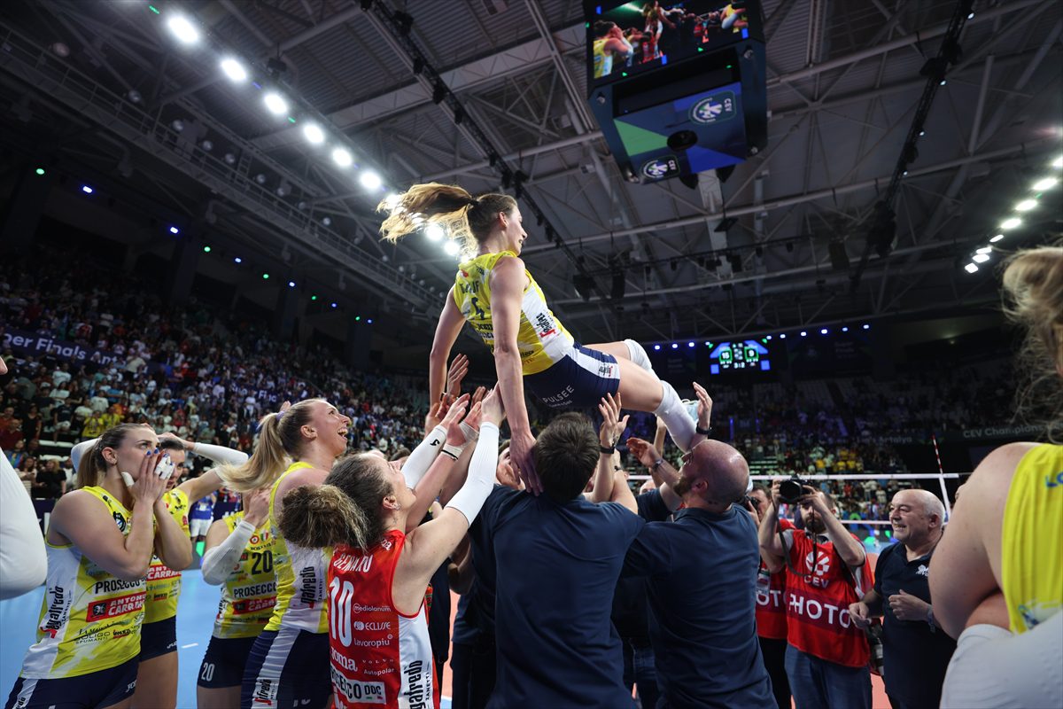 Voleybol Kadınlar CEV Şampiyonlar Ligi Süper Finali