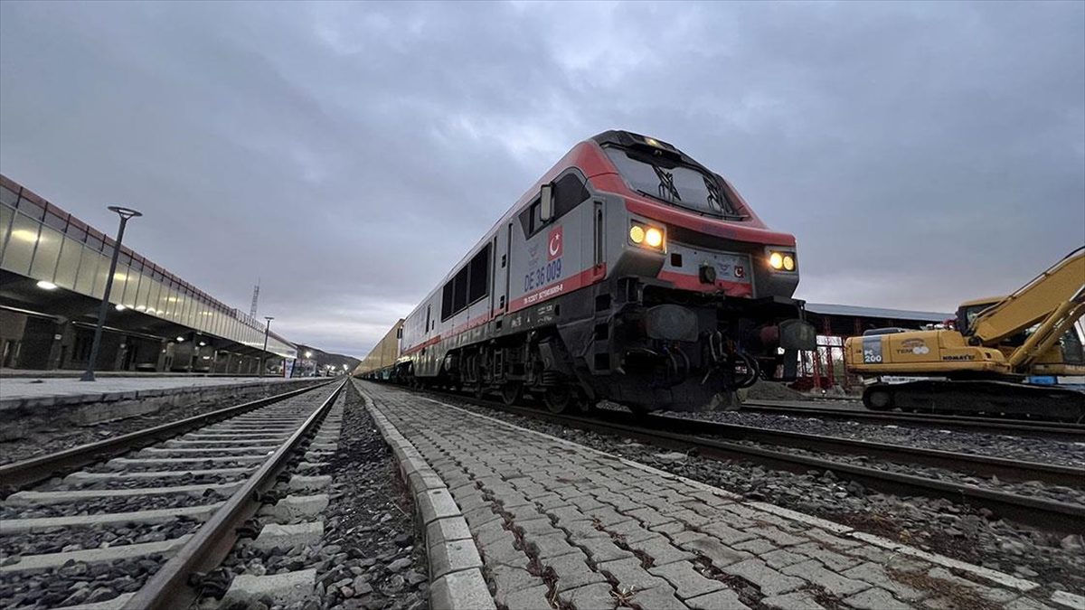 Ulaştırma ve Altyapı Bakanı Uraloğlu, bakım çalışmaları tamamlanarak 20 Mayıs'ta