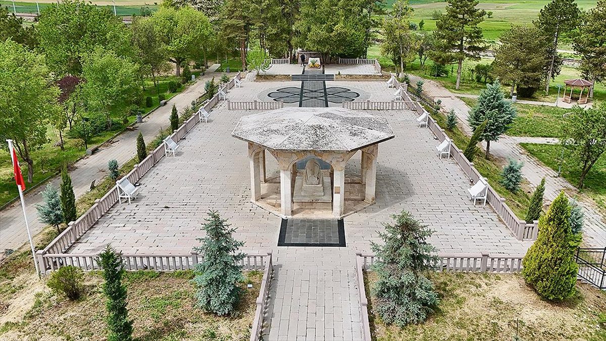 Büyük Türk düşünürü, mutasavvıf ve şair Yunus Emre, sevgi, saygı,