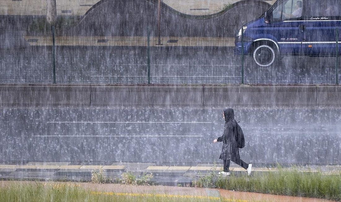 Meteoroloji Genel Müdürlüğü, yurdun iç kesimlerinde kuvvetli sağanak beklendiğini bildirdi.