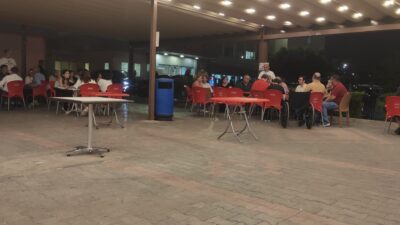 Hastalar sıraya giriyor. Ortalama 2 saat ACİL hastalara bakılmıyor.