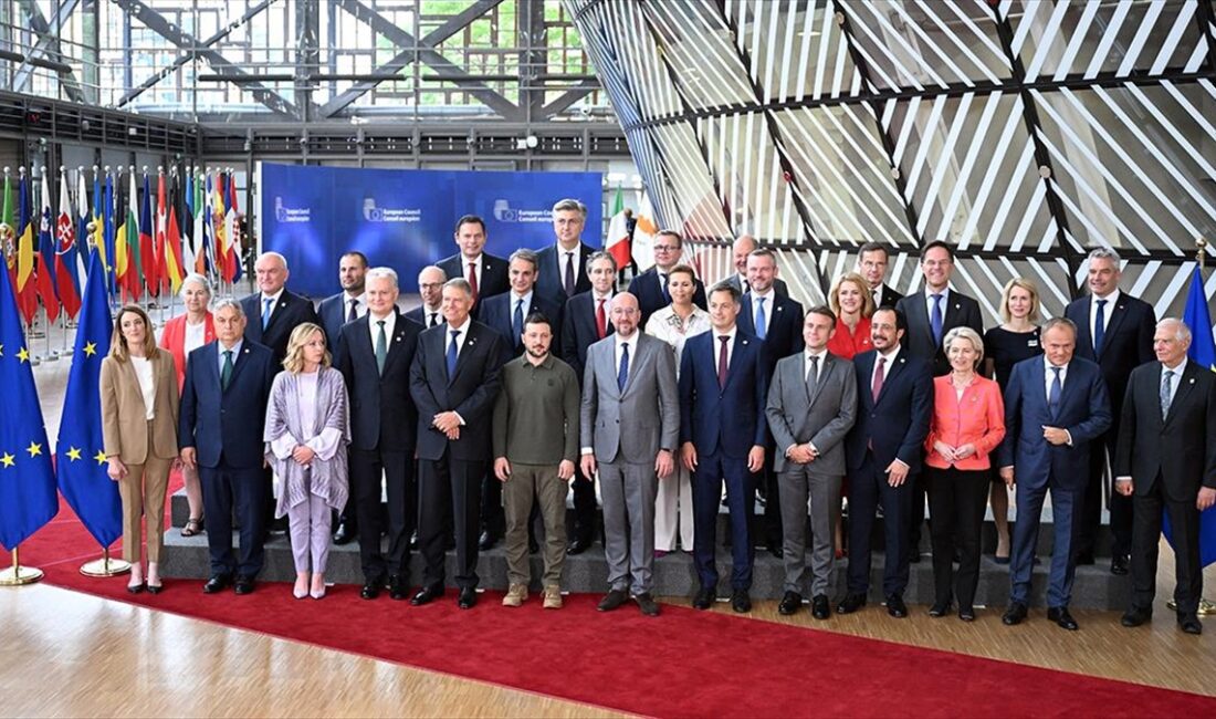 Avrupa Birliği (AB) liderleri, Ukrayna'ya sağlanan askeri yardımların teslimatının hızlandırılması