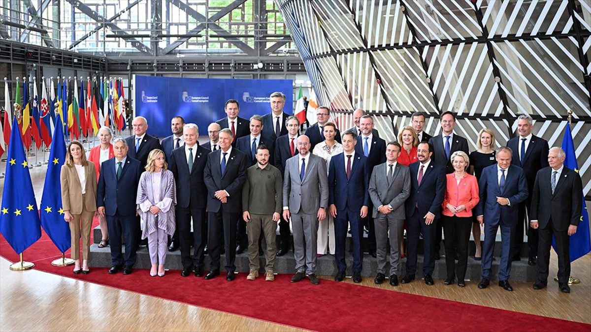 Avrupa Birliği (AB) liderleri, Ukrayna'ya sağlanan askeri yardımların teslimatının hızlandırılması